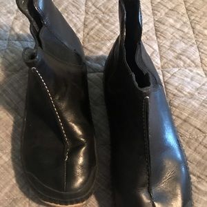 Simple leather boots